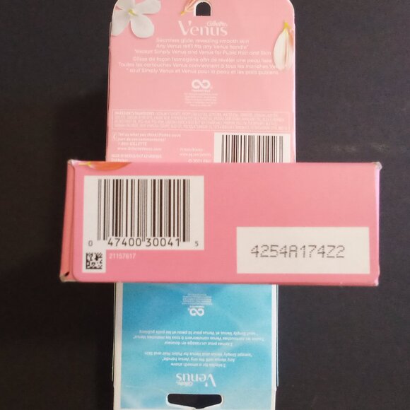 WOMEN'S VENUS COMFORTGLIDER RAZOR HANDLE KIT WHITE TEA SCENTED AND 26 CARTRIDGES - Picture 8 of 9